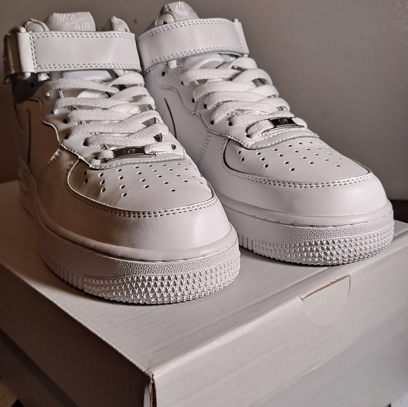 Women Air Force 1 Mid size 7 - Picture 2 of 8